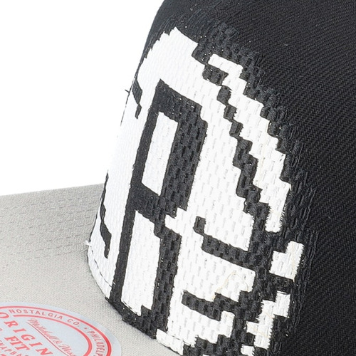Gorra Mitchell & Ness Brooklyn Nets 8 Bit Xl