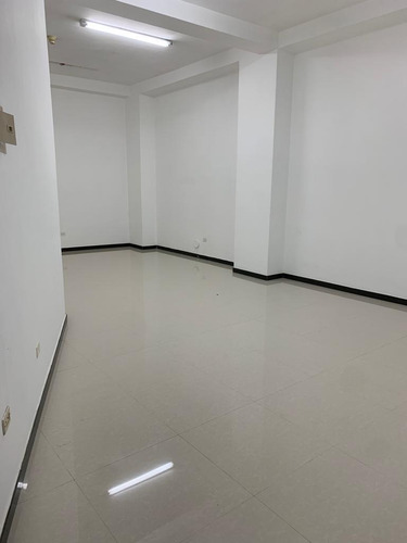 Imagen 4 de 12 de Centro Comercial Ancora