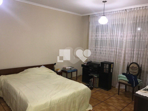 Imagem 28 de 30 de Vende Casa 6 Dormitórios, Suíte, Churrasqueira, 3 Vagas No Bairro Menino Deus - Reo452750