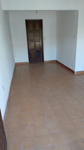 En Alquiler! Casa 3 Dormitorios - Patio C Asador Cochera ¡pleno B Jardin!