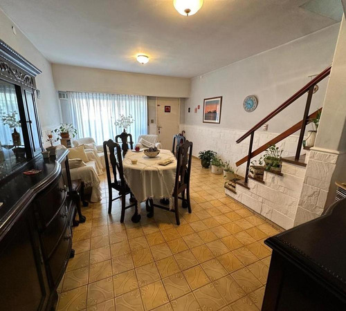 Casa Ph Independiente De 4 Ambientes Con Cochera En Bernal
