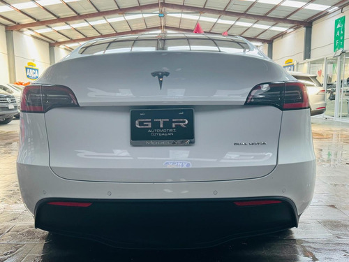 Tesla Model Y Manejo Autonomo 2020