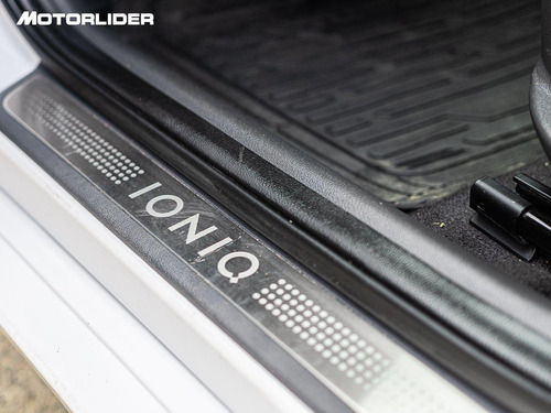 Imagen 22 de 25 de Hyundai Ioniq 1.6 Gdi Hibrido At | Permuta / Financia