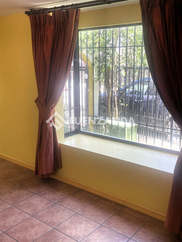 Casa Familiar En Venta De 4d 4b En Ciudad Satelite Maipú