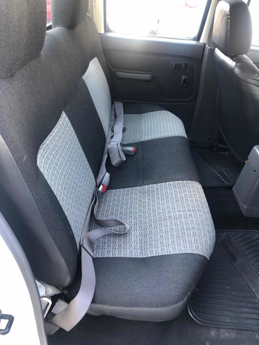 Imagen 13 de 14 de Nissan Np300 2013 2.4 Doble Cabina Lujo Mt