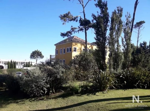 Hermosa Casa En Barrio Privado De La Barra