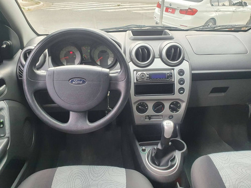 Imagem 10 de 10 de Ford Fiesta 1.6 Mpi Sedan 8v Flex 4p Manual