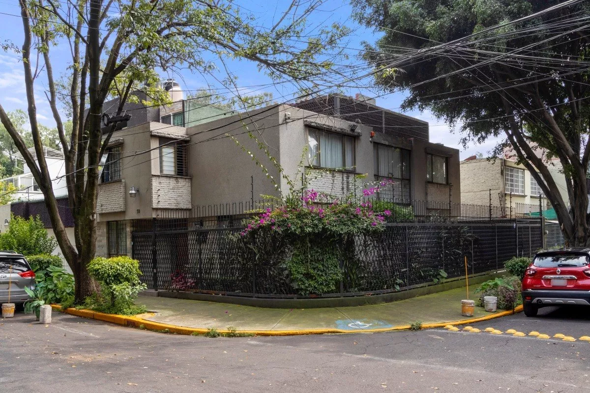 se vende casa en esquina churubusco country, coyoacán- uso de suelo habitacional u oficinas. terreno para departamentos mercadolibre