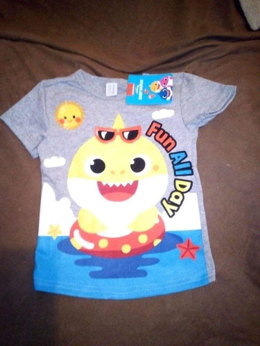 Playera Y Contenedor Con Cubierto De Baby Shark Para Niños.