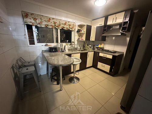Casa En Venta De 5 Dorm. En Los Angeles