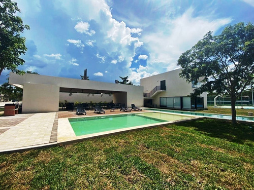 Casa(149) En Venta En Privada Zendera, Conkal