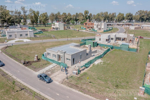 Imagen 21 de 26 de A Estrenar, Moderna Casa En Una Sola Santa Lucía, Pilar Del Este, Pilar.