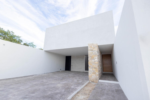 Venta De Casa De Una Planta De 3 Habitaciones En Temozon Norte