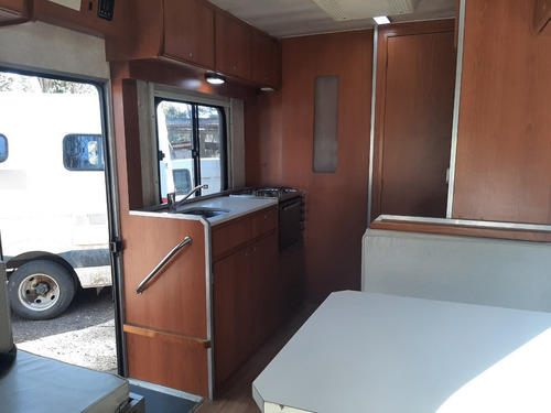 Imagen 5 de 11 de Motorhome Mercedes Benz 515