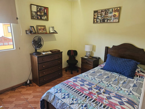 Casa En Venta De 4 Dorm. En Maipú