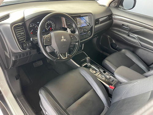 Imagem 9 de 14 de Mitsubishi Outlander 3.0 Gt 4x4 V6 24v Gasolina 4p Automát