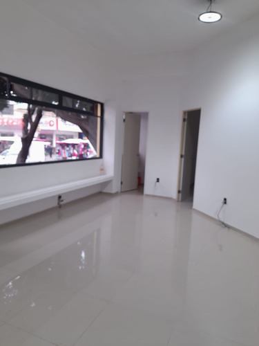 Renta De Local Comercial Con Baño Incluido Y Pequeña Bodega