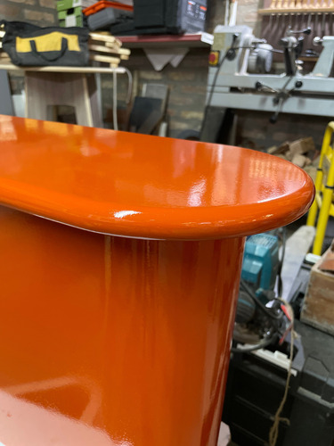 Mesa De Arrime En Mdf Curvo Laqueado Naranja