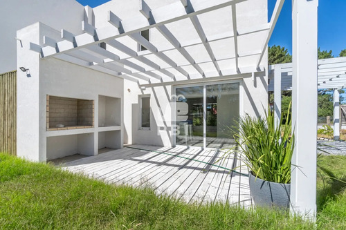 Casa 2 Dormitorios En Chihuahua, Punta Ballena - Ref : Pbi2378