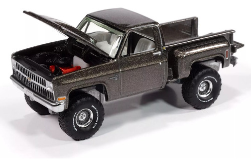 Auto World 1:64 1981 Chevy Silverado Pickup Gris