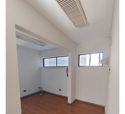 Amplia, Impecable Oficina, Pleno Centro Santiago