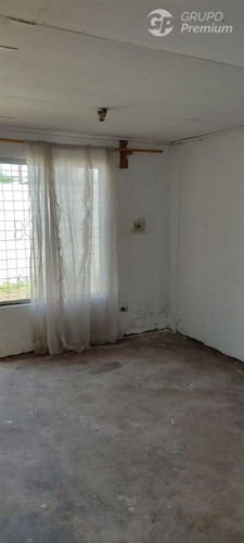 Casa En Venta De 2 D, 1 B, Amplio Patio, En Villa Alegre
