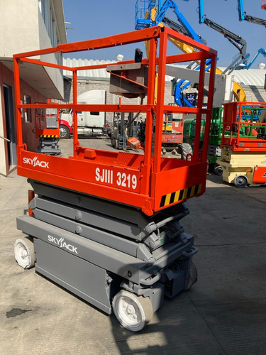 Plataforma De Elevación Tipo Tijera De 19 Ft Skyjack,jLG.