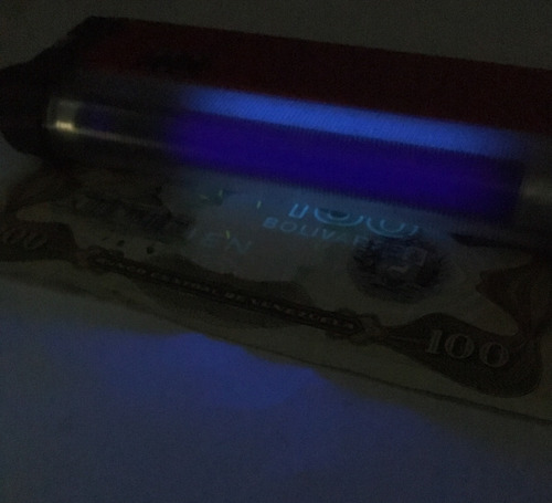 Detector De Billetes Falsos Luz Ultra Violeta Uv Y Linterna
