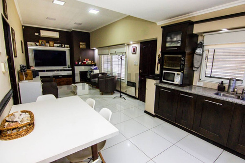 Venta Casa 4 Ambientes, Castelar Norte Excelente Chalet Reciclado A Nuevo En La Mejor Zona De Cast..