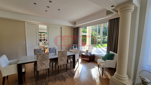 Residencia De Estilo Frances En Zona Privilegiada.