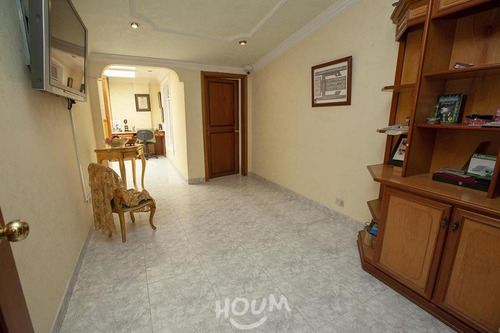 Casa En Modelia. 3 Habitaciones, 200.0 M²