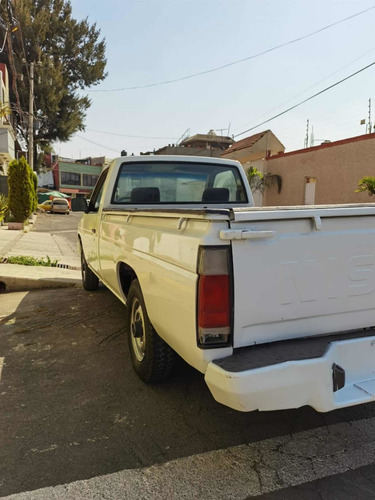 Nissan Np300 Estaquitas