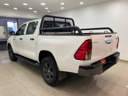 Toyota Hilux 2.7 Cabina Doble Sr Mt