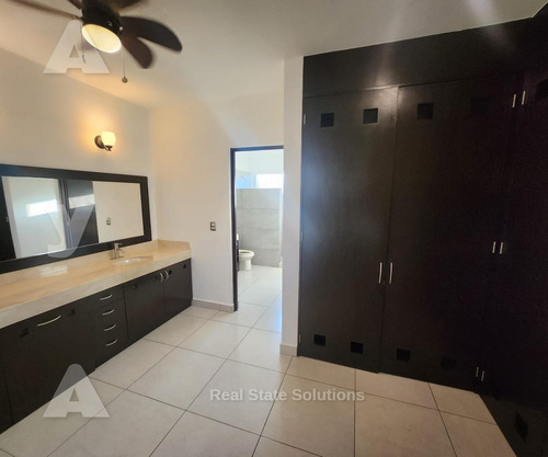 Casa En Venta, 4 Recámaras, 2 Niveles, La Vista, El Table, C