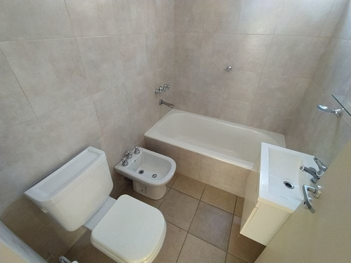 Imagen 6 de 13 de Dto 3 Amb 3° P Fte - Liv -coc - 2 Dor - Bcon - Baño-todo Nvo