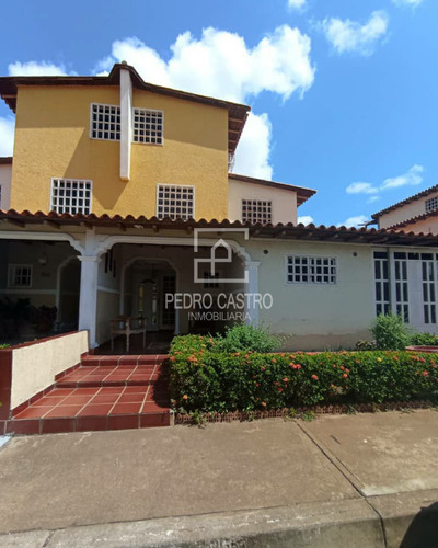 Townhouse De 2 Niveles Ubicado En El Conj. Resd. El Tiamo Country Club, Puerto Ordaz, Ciudad Guayana