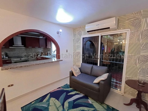 Jip 25-13963. Rentahouse Vende Hermoso Townhouse De 204 Mts2, 3 Hab, 3 Baños, Conectada A Pozo. En Urb Villas Geicas Country Club, La Morita