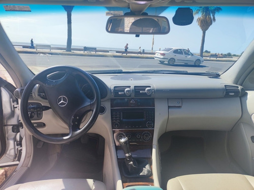 Imagen 7 de 11 de Mercedes-benz Clase C200 Cdi 2007
