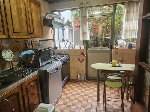 Casa En Venta De 9 Dorm. En Concepción