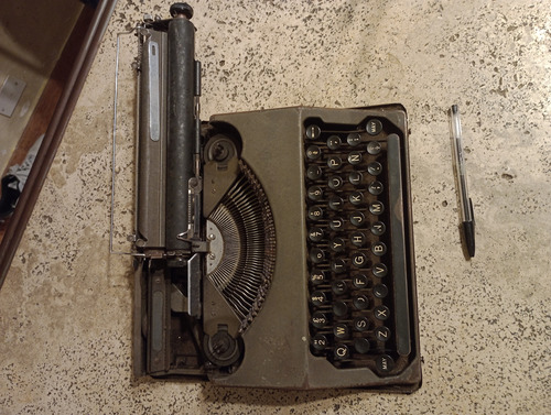 Máquina De Escribir Año 1940 Colección Hermes Baby (Usado)