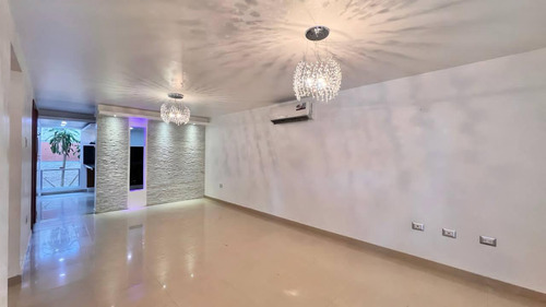 Casa En Venta En Conjunto Residencial Privado.