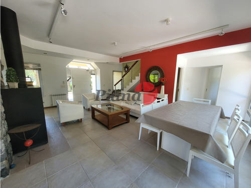 Casa En Venta - Zona Alamos - Vista Al Golf - Calidad De Construcción