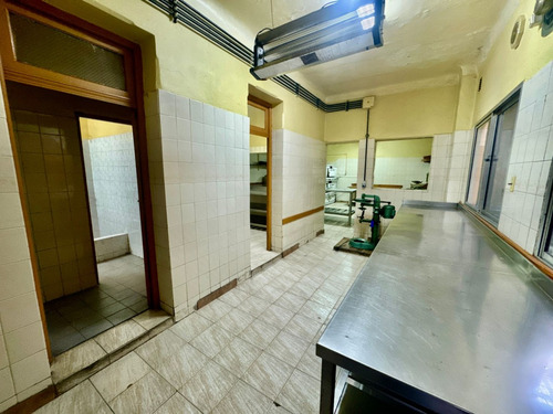 Se Alquila Local Comercial Con Fondo De Comercio!!. (villa Lugano)