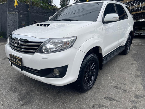 Toyota Hilux SW4 Hilux Sw4 3.0 Srv 4x4 7 Lugares 16v Turbo Intercooler Diesel 4p Aut