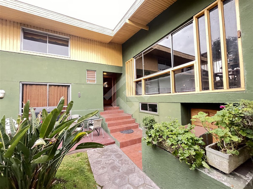 Casa En Venta De 4 Dorm. En Las Condes