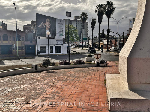 Imagen 6 de 21 de Local Esquina Frente Parque 9 De Julio A Pasos De Esquina Norte