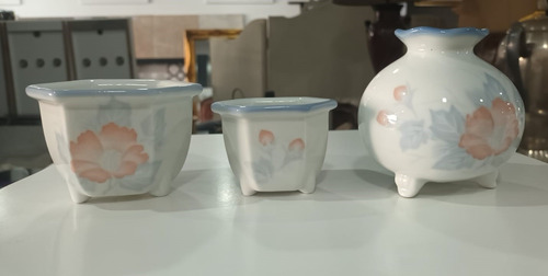 Mini Maceteros De Cerámica Esmaltada Con Flores Blanco Flores (Usado)
