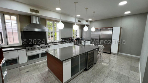 Bella Casa En Venta En El Country Club. 24-14240. Cr