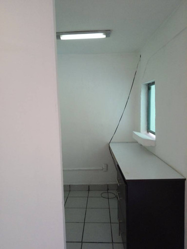 Imagen 10 de 16 de Local Comercial En Zona Muy Centrica Con Cristal De Seguridad