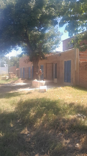 Casa Y Departamento, Adelina Oeste